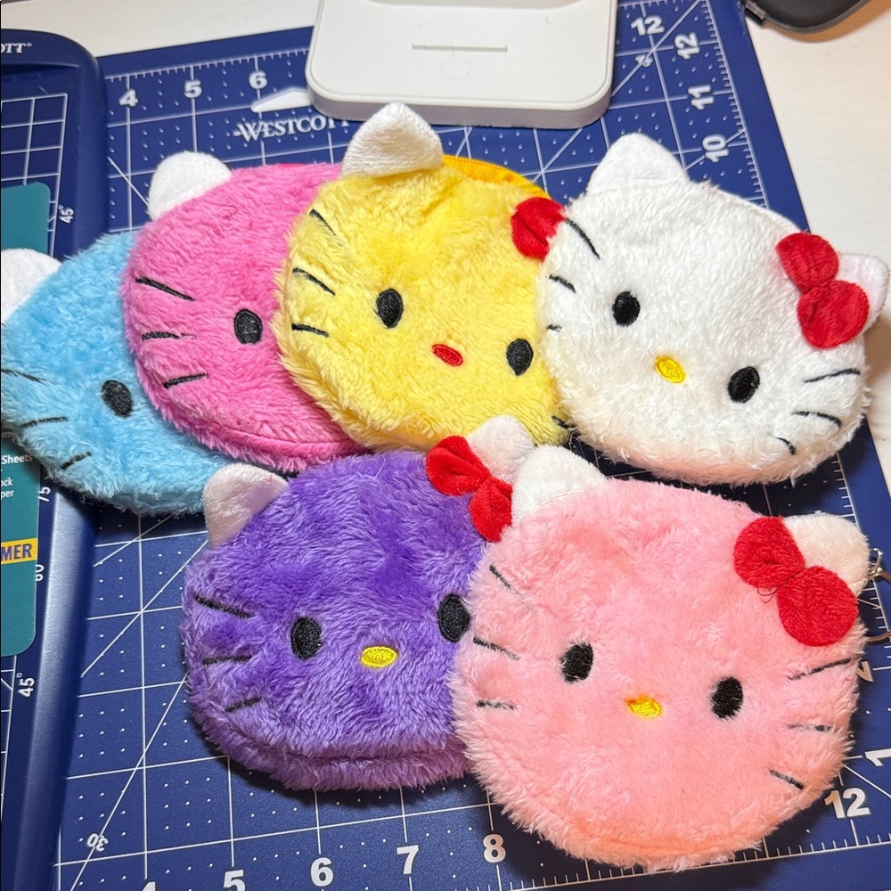 6 Hello Kitty Plush Keychain coin purses - Picture 6 of 10